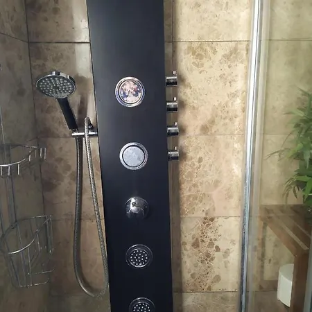 아파트 Reina Sofia 45 에스테포나