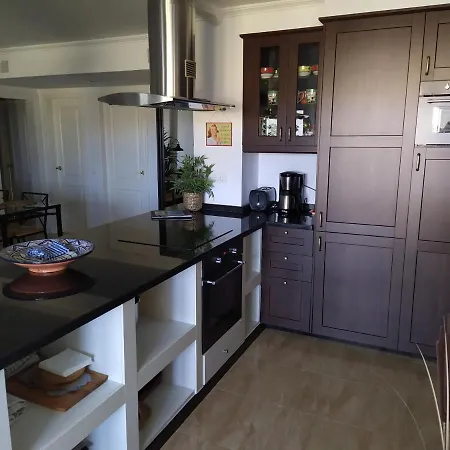 Reina Sofia 45 아파트 *