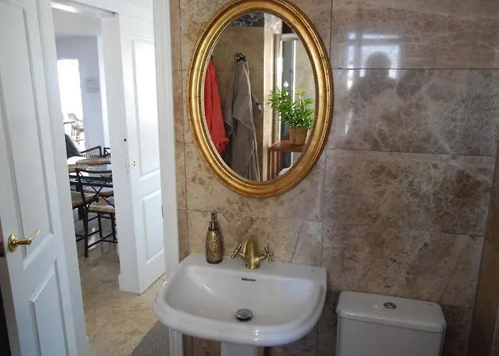 Reina Sofia 45 Εστεπόνα