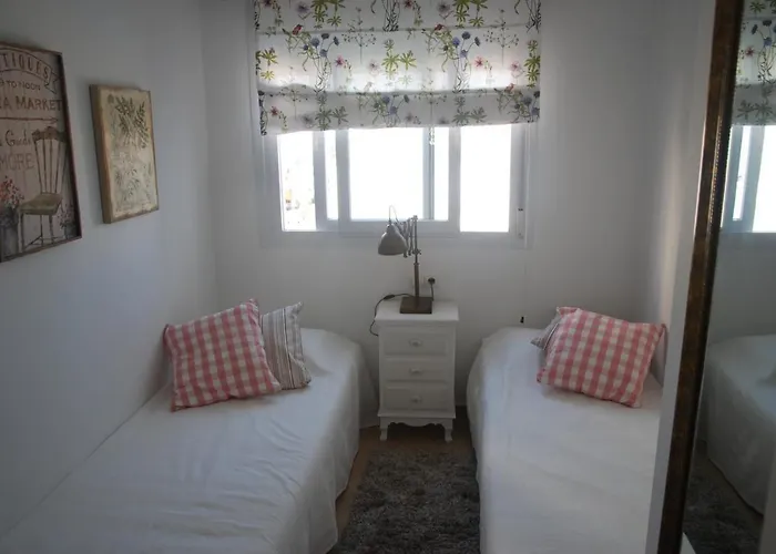 Reina Sofia 45 Εστεπόνα