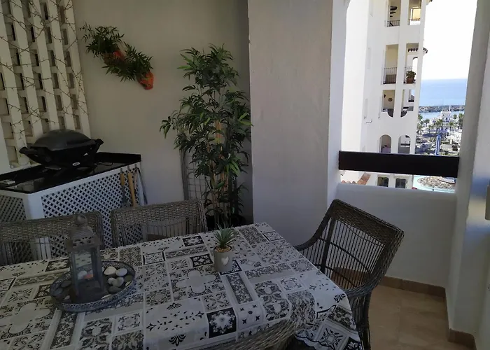 Reina Sofia 45 * Εστεπόνα