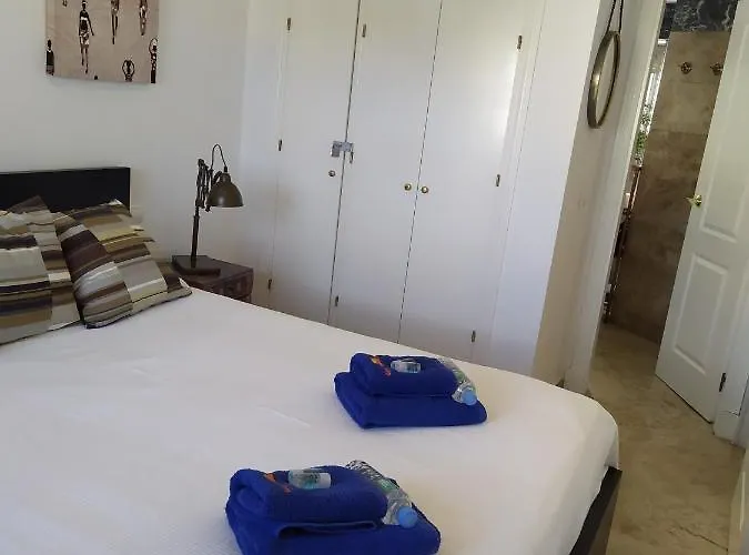 Reina Sofia 45 * Естепона