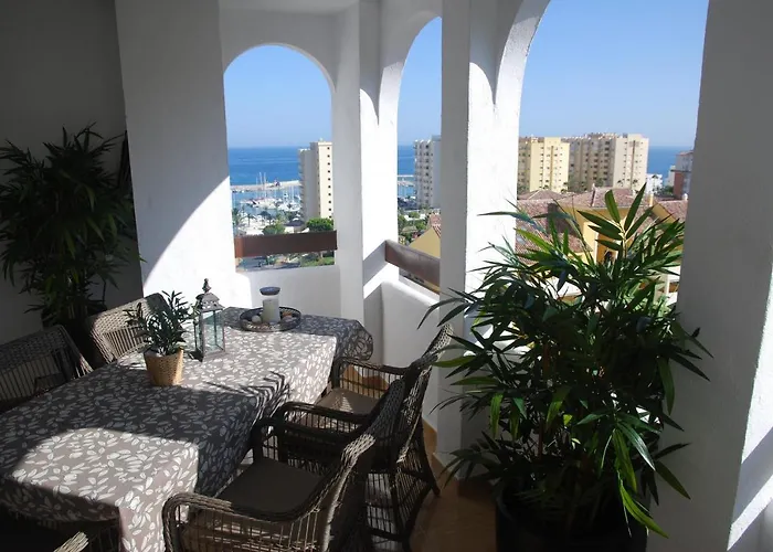 Reina Sofia 45 * Естепона