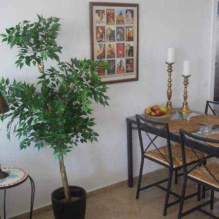 Reina Sofia 45 * Эстепона